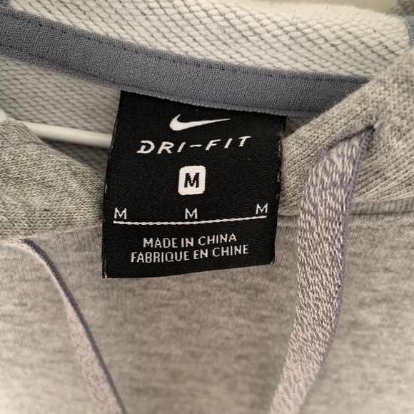 Like new nike sweater - Picture 2 of 3